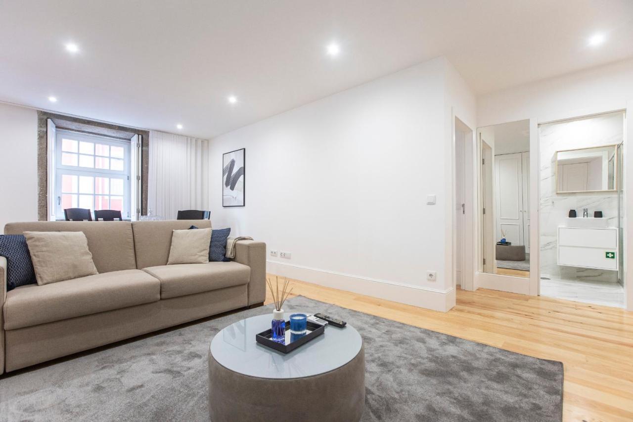 Elegant Downtown 1Br Flat W/ Ac By Lovelystay Porto Luaran gambar