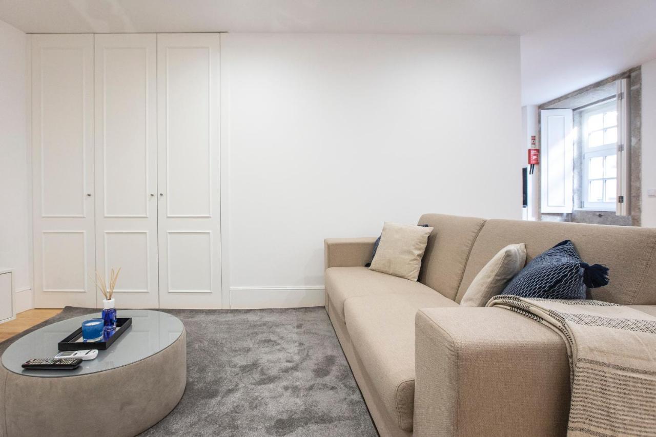 Elegant Downtown 1Br Flat W/ Ac By Lovelystay Porto Luaran gambar