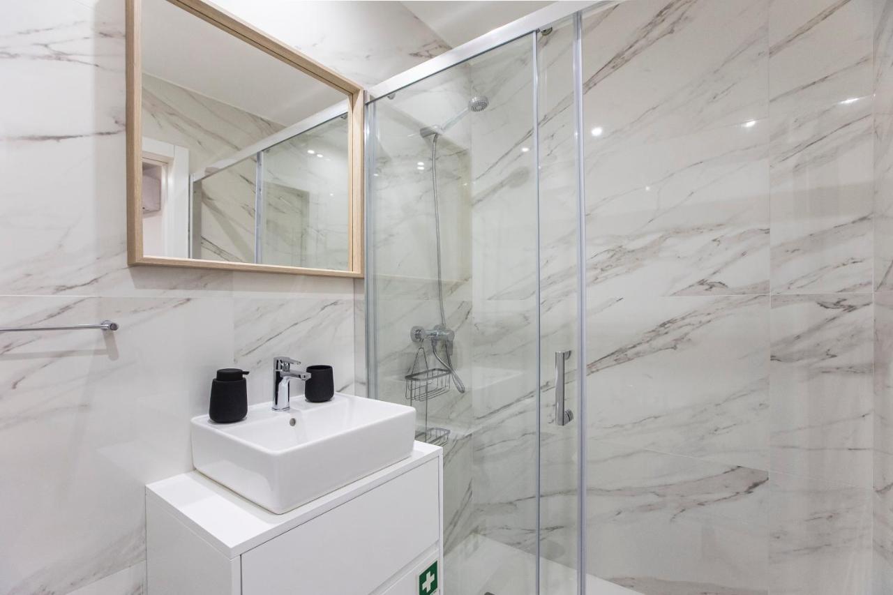 Elegant Downtown 1Br Flat W/ Ac By Lovelystay Porto Luaran gambar