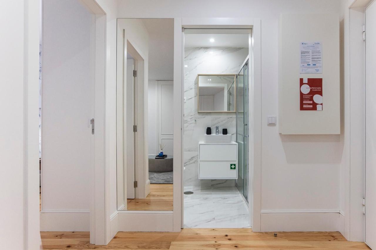 Elegant Downtown 1Br Flat W/ Ac By Lovelystay Porto Luaran gambar