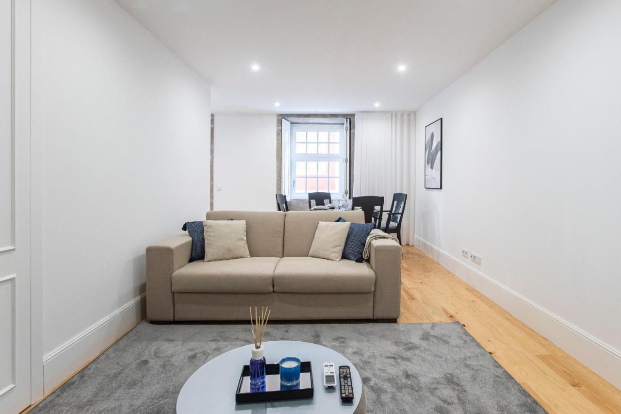 Elegant Downtown 1Br Flat W/ Ac By Lovelystay Porto Luaran gambar