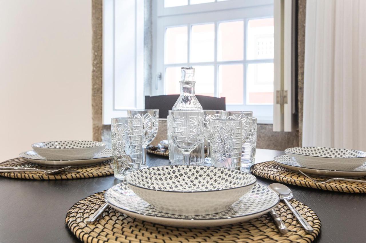 Elegant Downtown 1Br Flat W/ Ac By Lovelystay Porto Luaran gambar