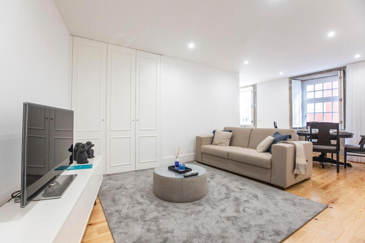 Elegant Downtown 1Br Flat W/ Ac By Lovelystay Porto Luaran gambar