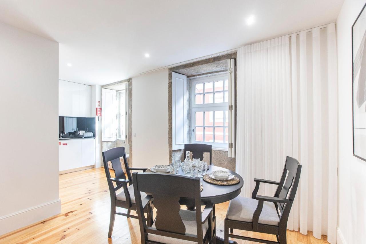 Elegant Downtown 1Br Flat W/ Ac By Lovelystay Porto Luaran gambar