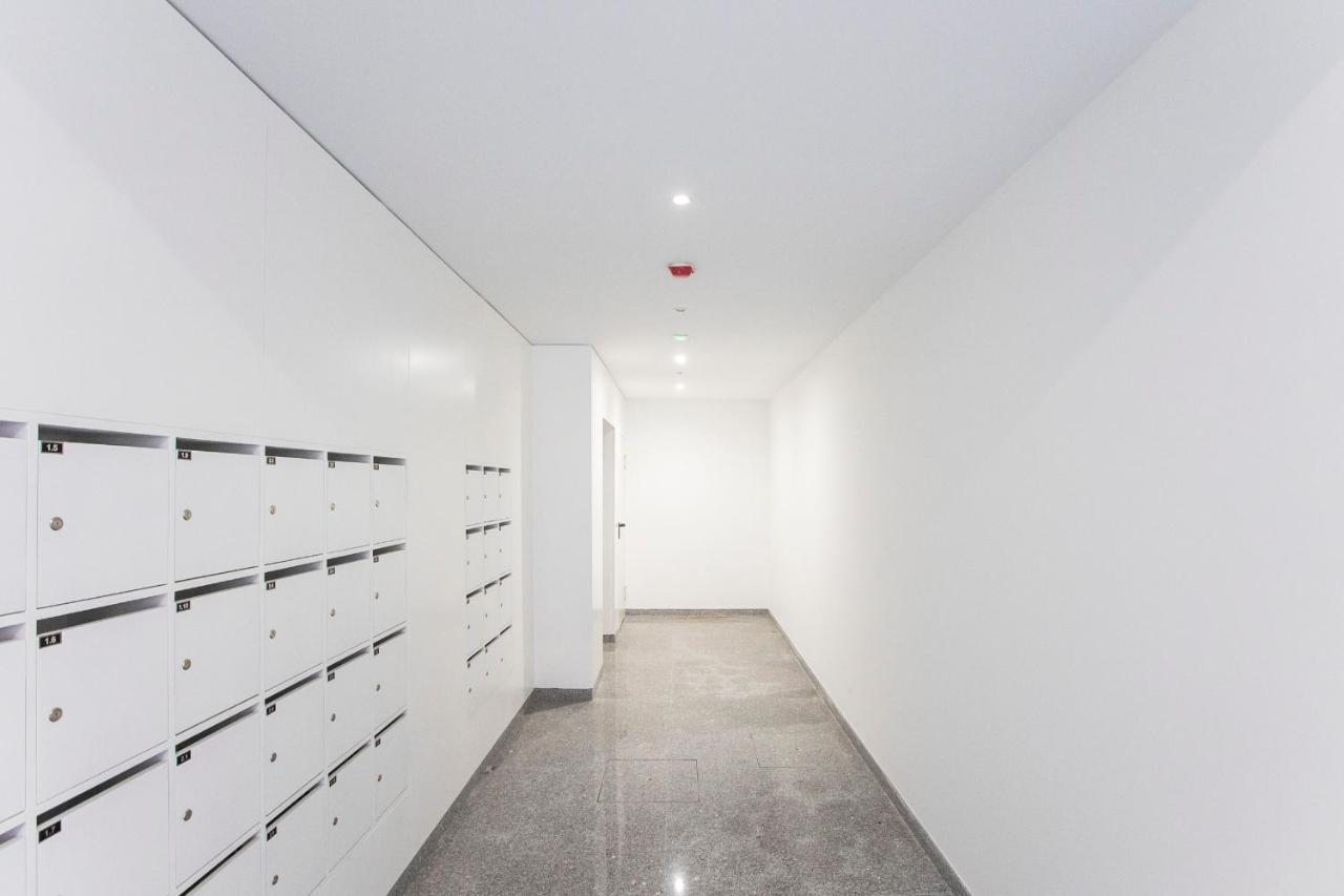 Elegant Downtown 1Br Flat W/ Ac By Lovelystay Porto Luaran gambar