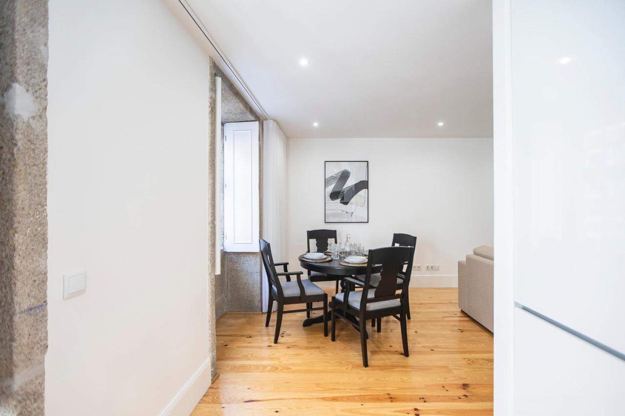 Elegant Downtown 1Br Flat W/ Ac By Lovelystay Porto Luaran gambar